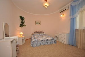 2 к 2 м люкс, коттедж10, спальня