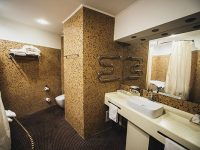 «Аквамарин» Севастополь. Санузел, Желтое море