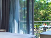 Стандарт улучшенный с двуспальной и двухъяруcной кроватями Green Park (7...