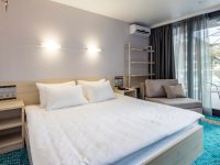 Стандарт улучшенный с двуспальной кроватью и террасой Green Park 1