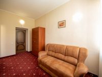 диван в полулюксе без балкона